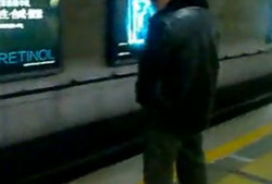 男生尿尿视频,趣味瞬间捕捉
